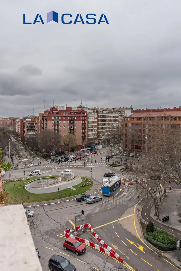 Vista exterior de Pis en venda en Madrid amb Calefacció i Terrassa