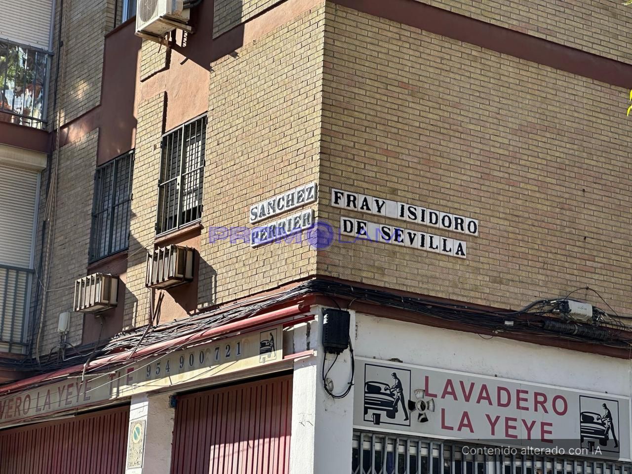 Exterior view of Premises for sale in  Sevilla Capital