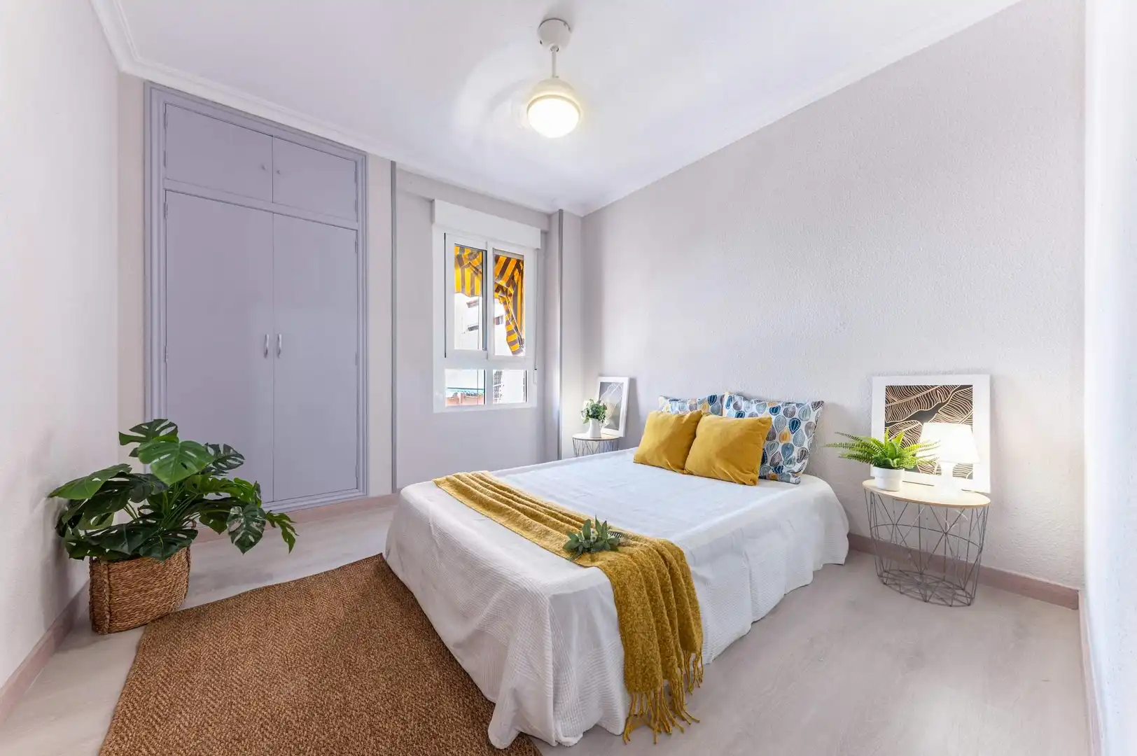 Habitación de Piso en venta en Alicante / Alacant con Terraza, Balcón y Alarma
