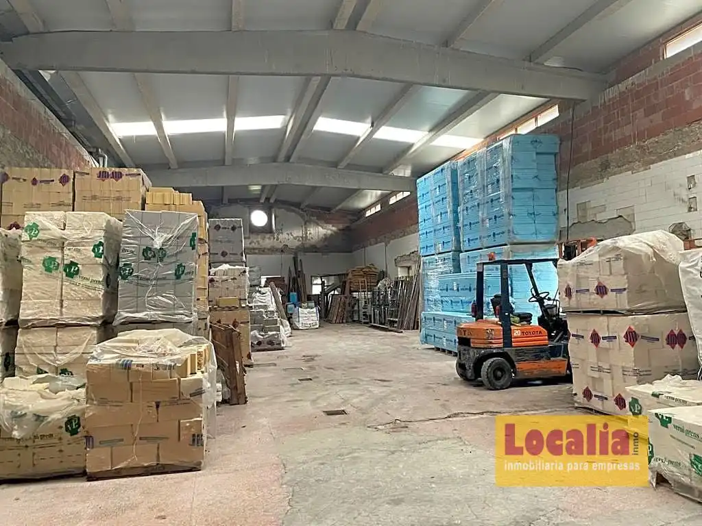Fabrikhallen zur Miete in Arenas de Iguña