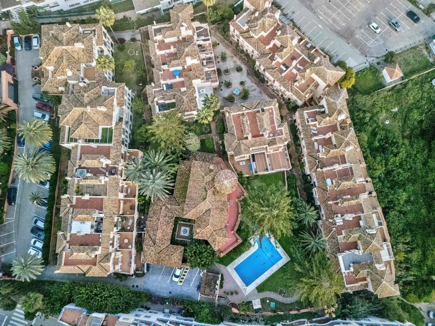 Außenansicht von Maisonette zum Verkauf in Estepona mit Klimaanlage und Gemeinschaftspool
