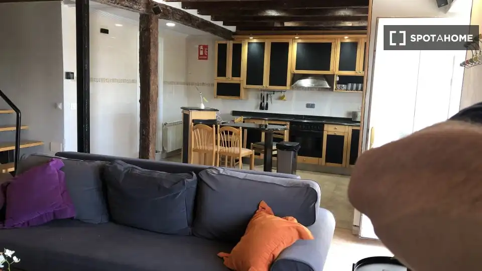 Cuina de Pis per a compartir en Santa Cruz de Bezana amb Aire condicionat, Calefacció i Moblat