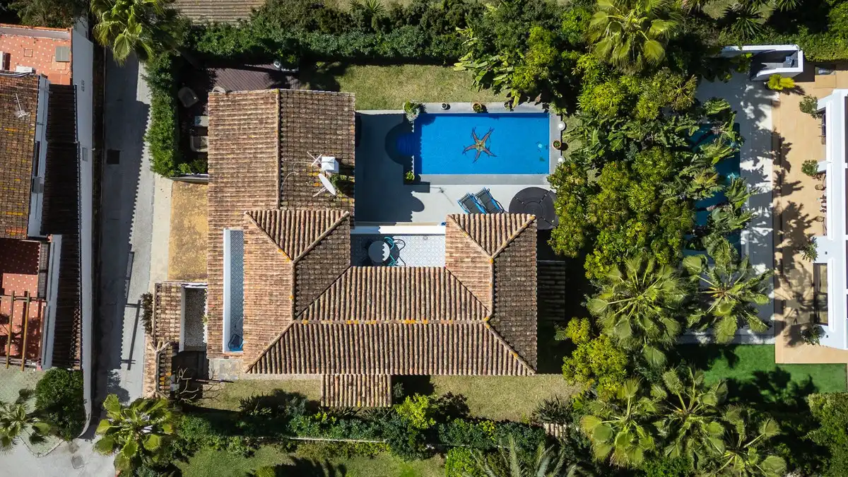 Außenansicht von Einfamilien-Reihenhaus zum Verkauf in Marbella mit Terrasse