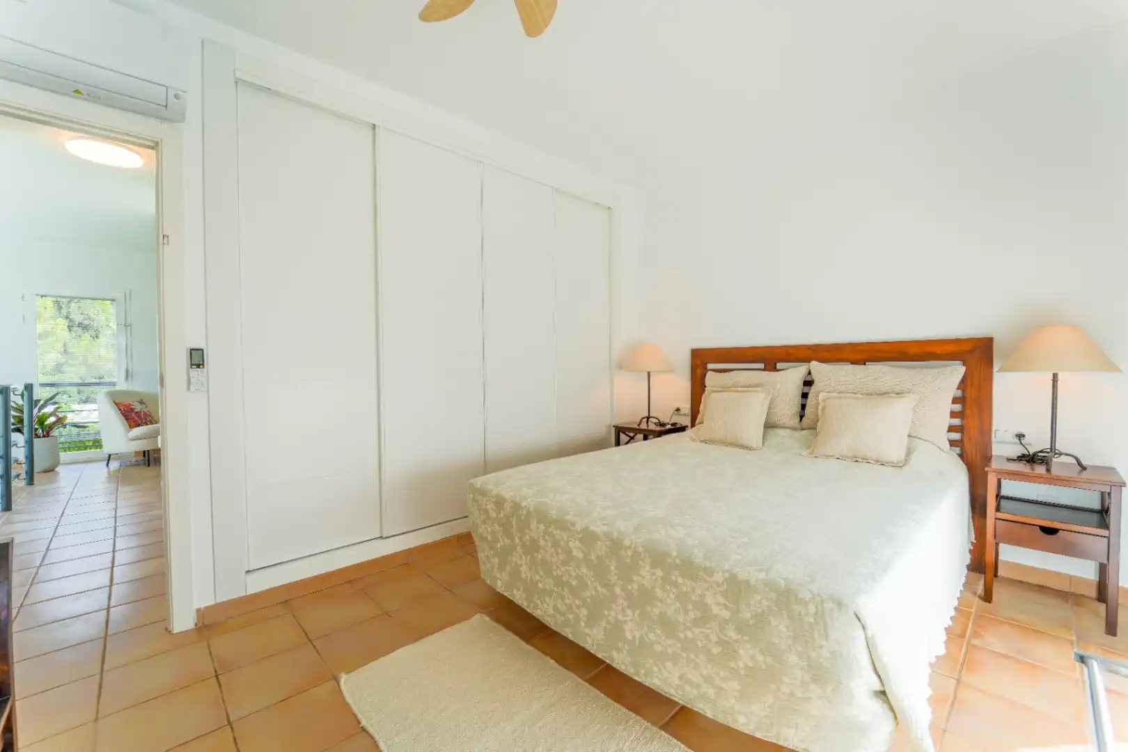 Schlafzimmer von Einfamilien-Reihenhaus zum Verkauf in L'Alfàs del Pi mit Klimaanlage, Heizung und Privatgarten