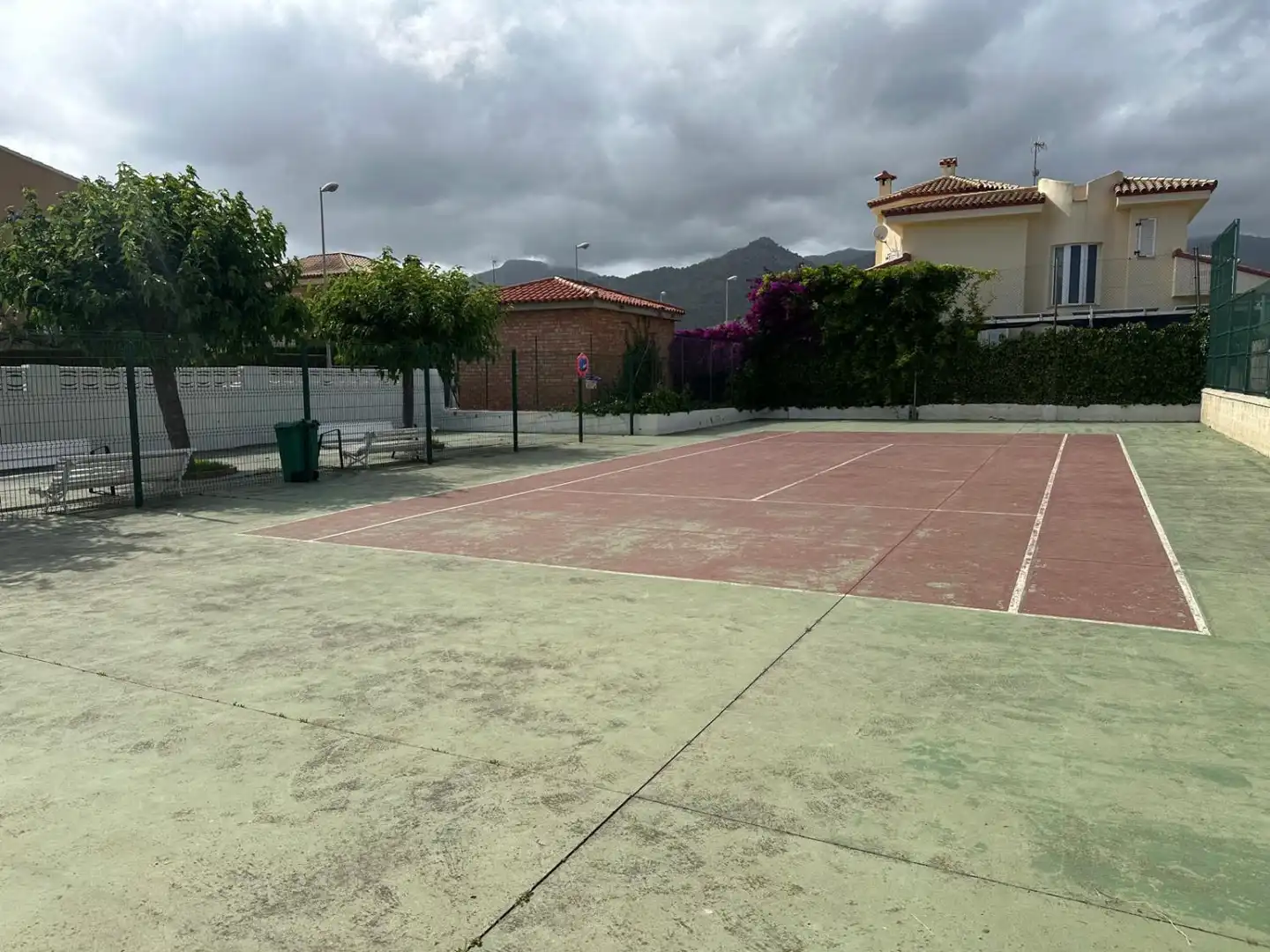 Aparcament de Casa adosada en venda en Benicasim / Benicàssim amb Aire condicionat, Calefacció i Terrassa