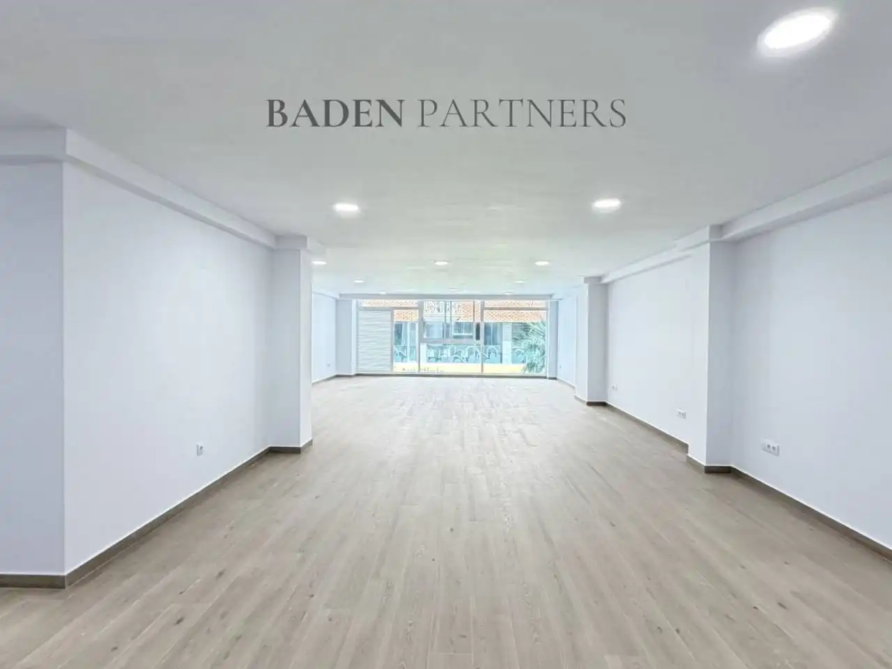 Local comercial en alquiler en Calle Luis Santapau