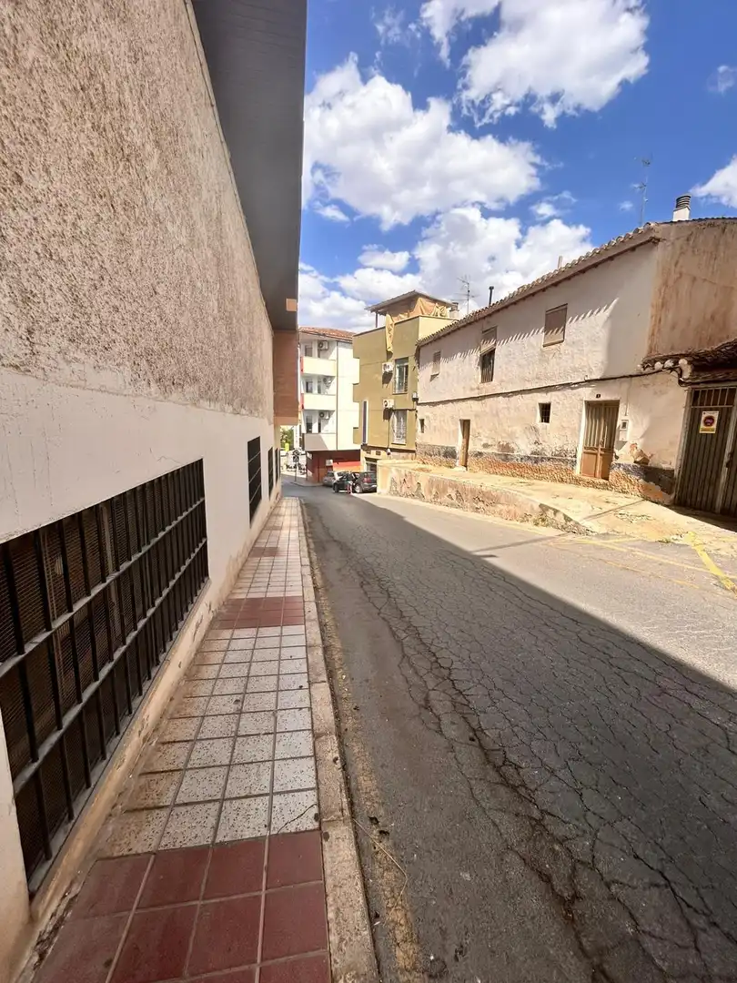Vista exterior de Pis en venda en Guadix amb Balcó