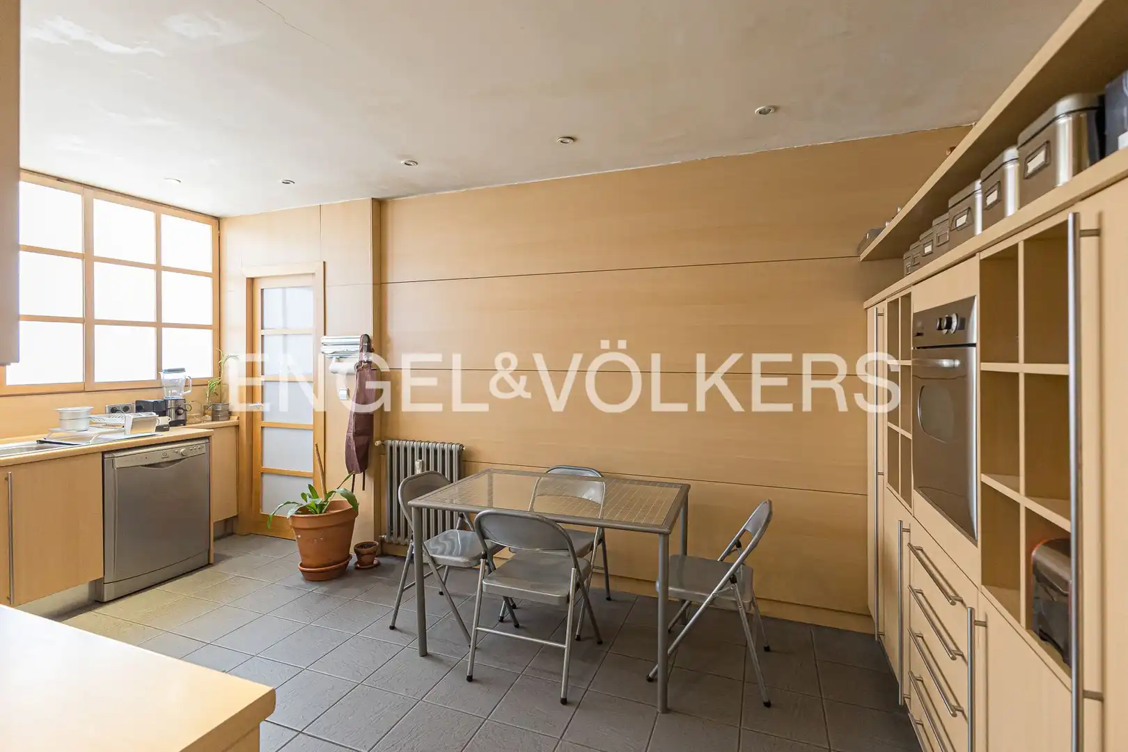 Flat for sale in Madrid  with Air Conditioner, Heating and Private garden