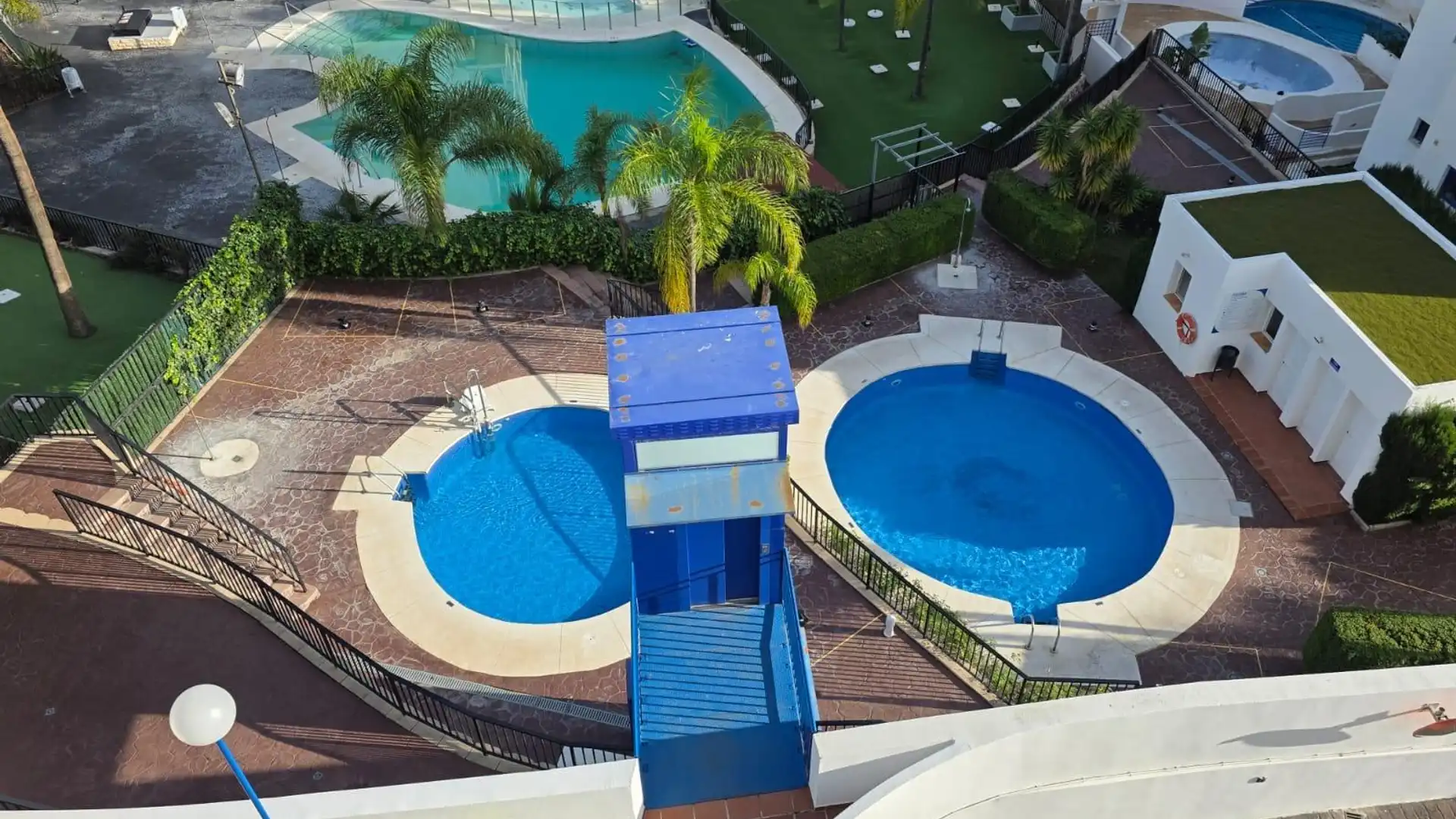 Piscina de Piso en venta en Benalmádena con Terraza, Trastero y Amueblado