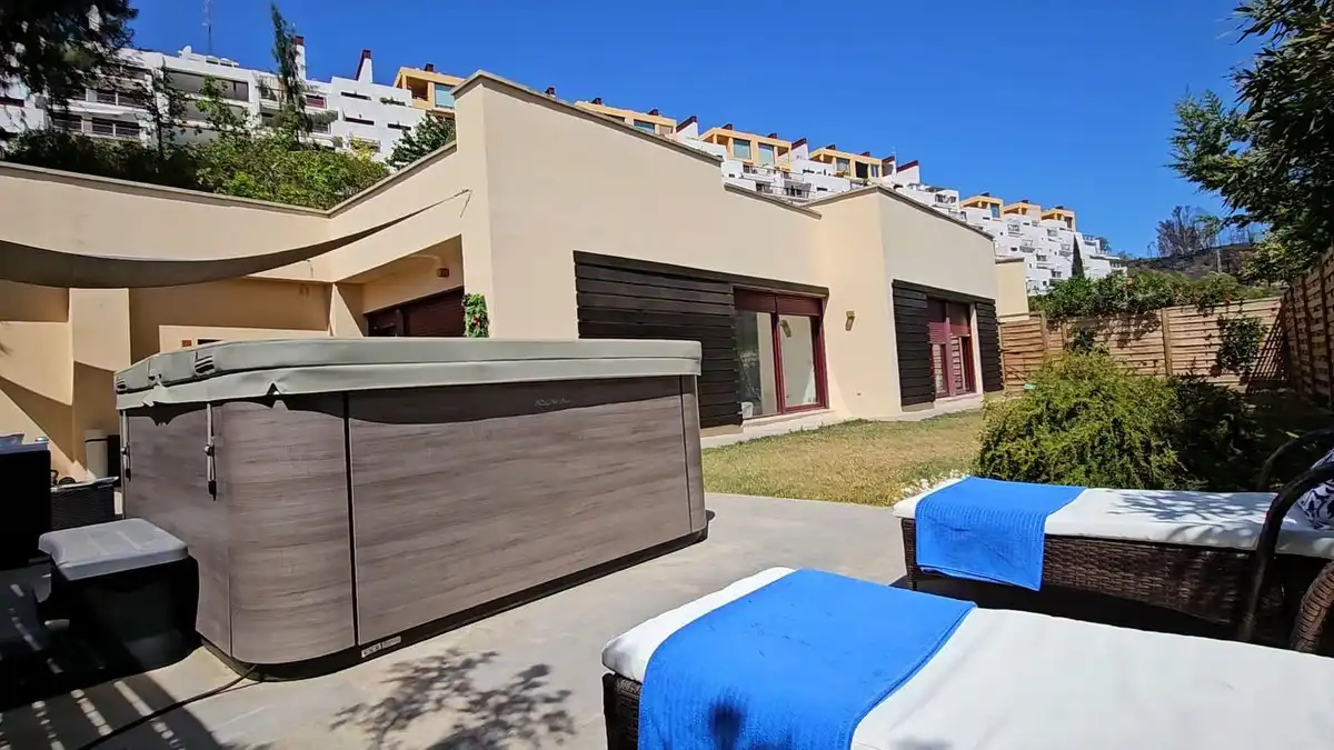 Casa con piscina en venta en Los Flamingos, imagen 2