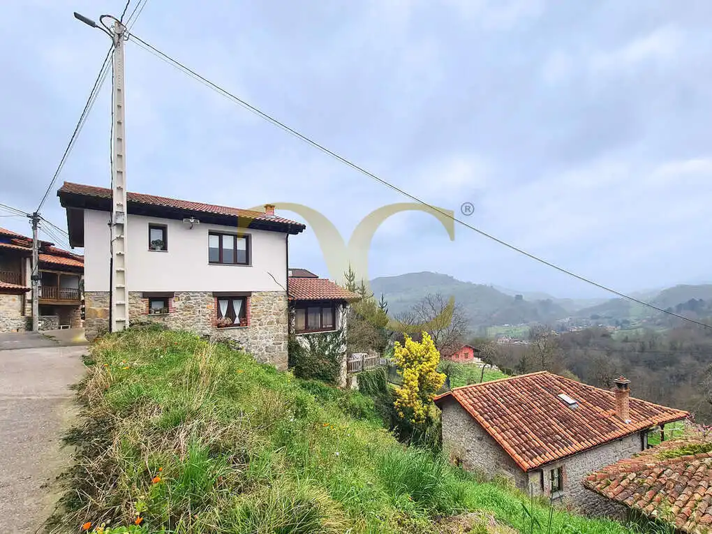Vista exterior de Casa o xalet en venda en Cangas de Onís amb Calefacció, Jardí privat i Terrassa