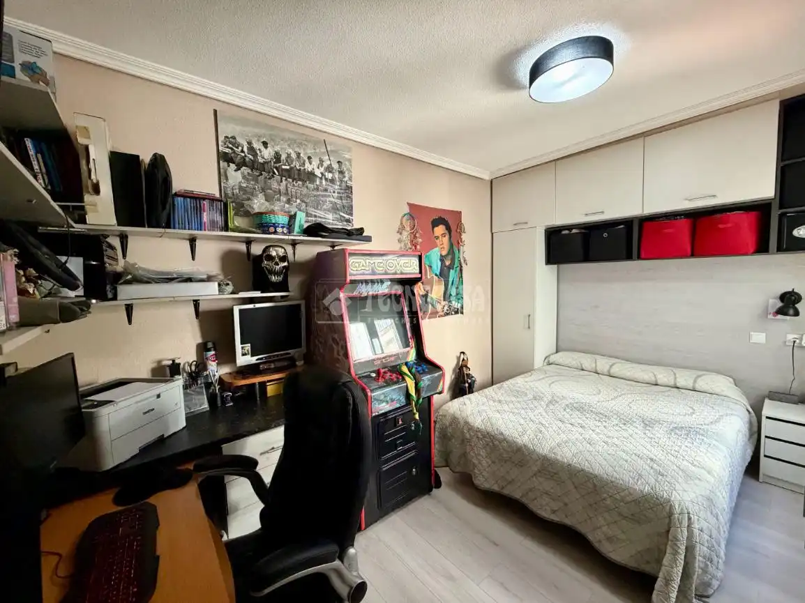 Habitación de Piso en venta en Valdepeñas con Aire acondicionado, Calefacción y Trastero
