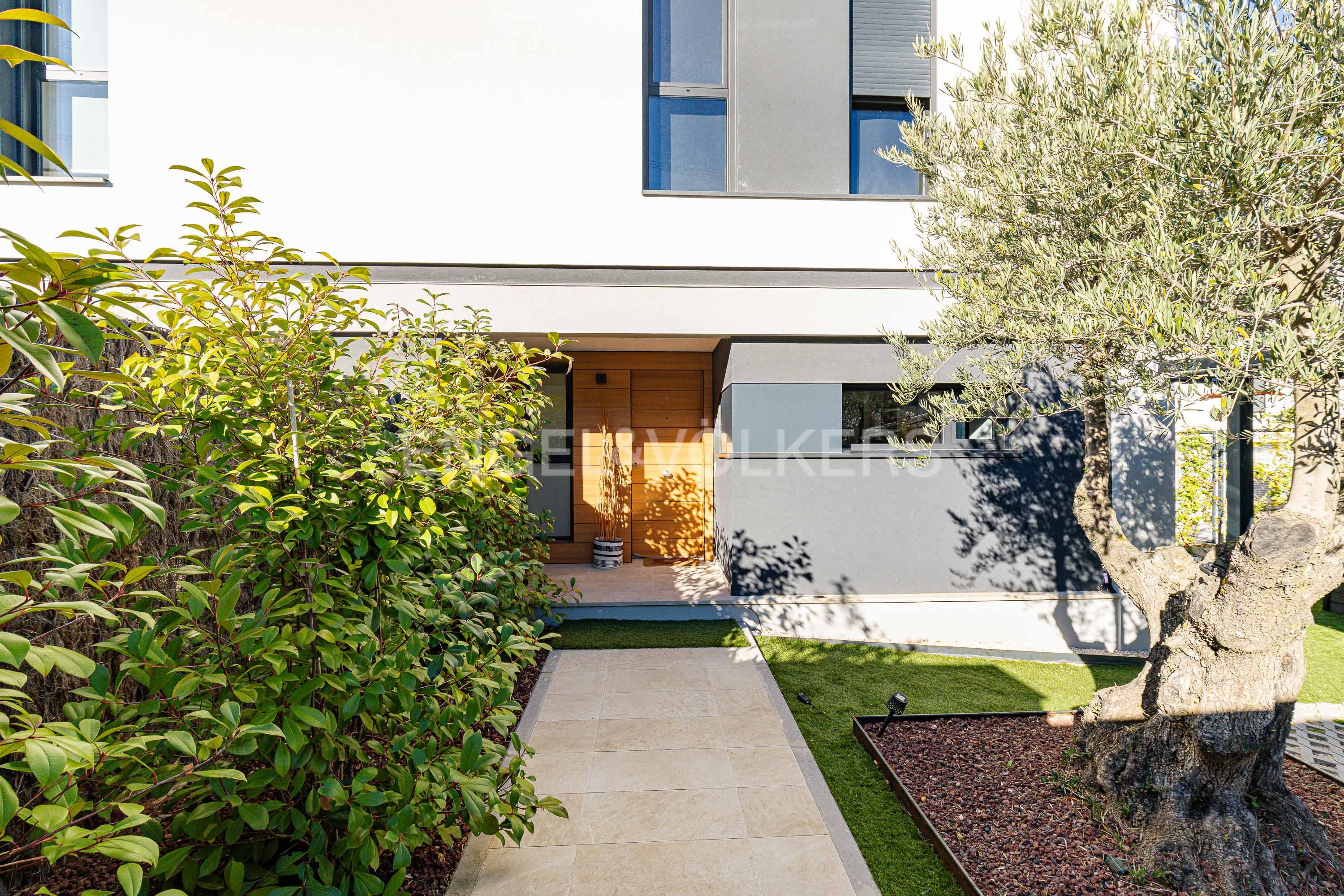 Exterior view of Single-family semi-detached for sale in Villanueva del Pardillo  with Air Conditioner, Heating and Private garden