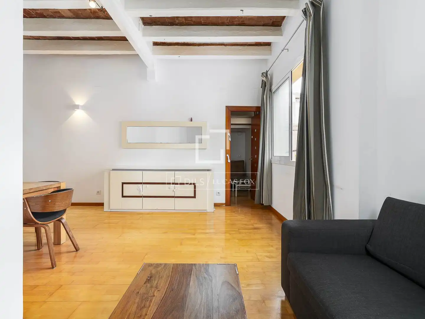 Wohnzimmer von Wohnung zum Verkauf in Barcelona mit Klimaanlage und Heizung