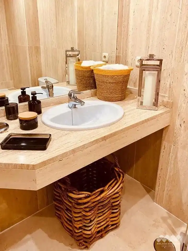 Bathroom of Flat for sale in Marbella  with Air Conditioner, Terrace and Community pool