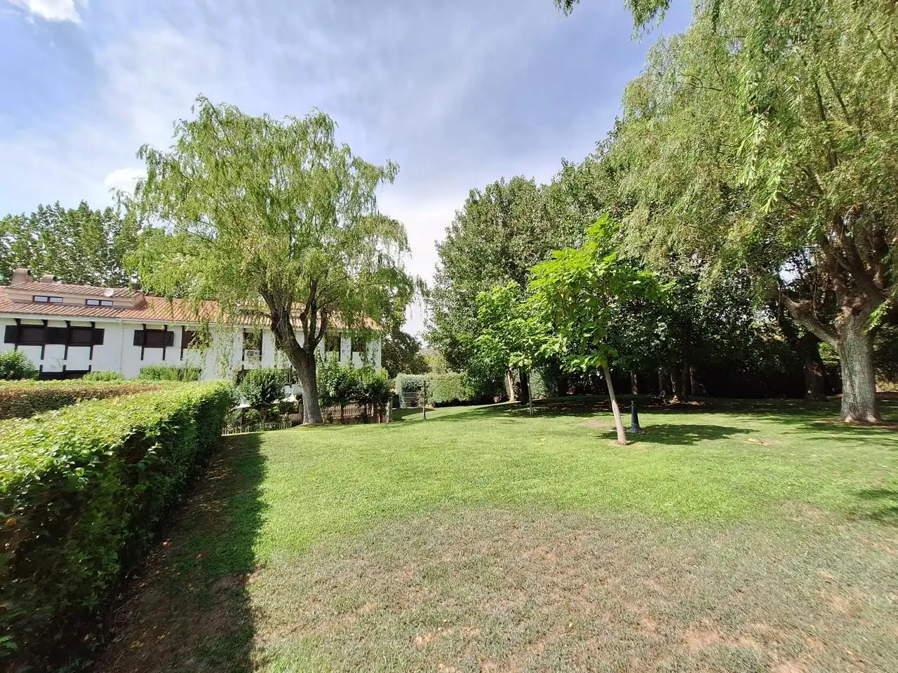 Jardí de Casa adosada en venda en Quijorna amb Calefacció, Terrassa i Piscina comunitària