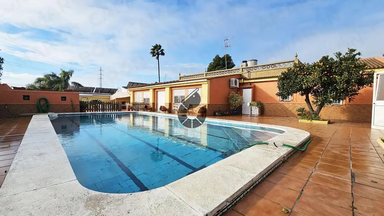 Piscina de Casa o chalet en venta en Palomares del Río con Jardín privado, Terraza y Piscina