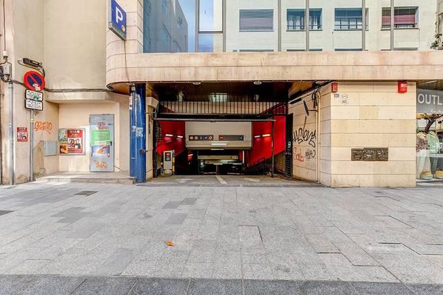 Garaje en Alquiler en  CALLE GRACIA, 53 en Centre