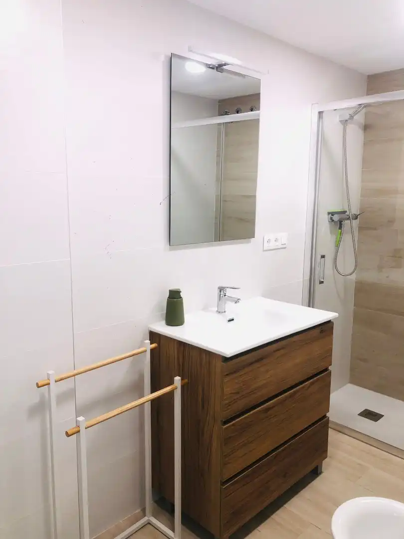 Badezimmer von Wohnung zur Miete in Valencia mit Klimaanlage, Möbliert und Balkon