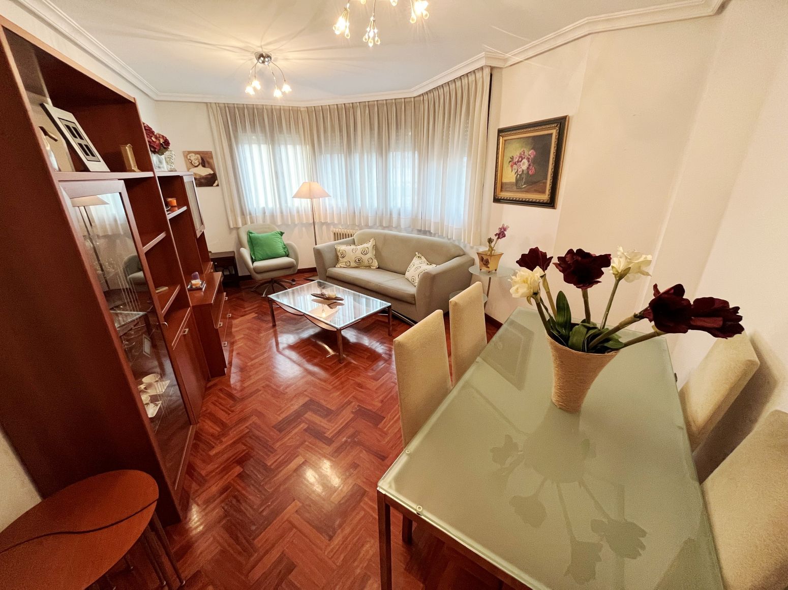 Sala d'estar de Pis en venda en Avilés amb Calefacció i Moblat
