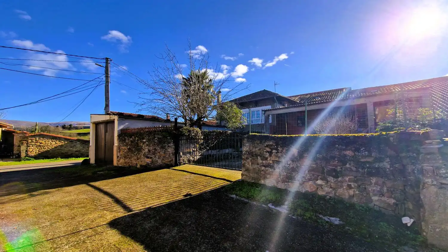 Vista exterior de Casa o xalet en venda en Molledo amb Calefacció, Terrassa i Traster