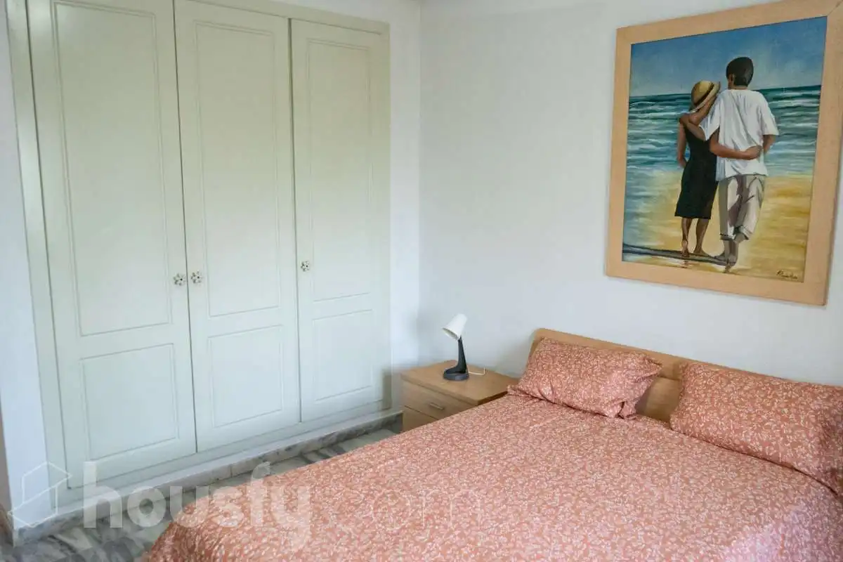 Schlafzimmer von Wohnung zur Miete in Sevilla mit Klimaanlage, Heizung und Terrasse