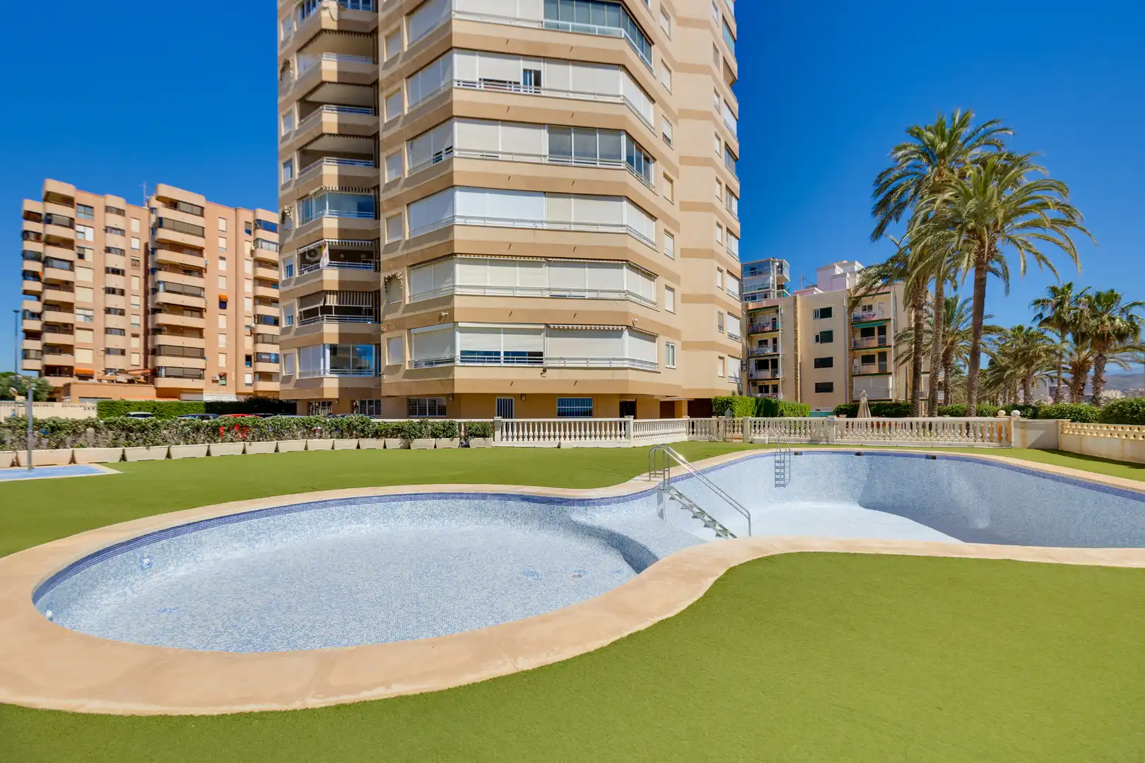 Piscina de Piso en venta en El Campello con Aire acondicionado, Trastero y Piscina comunitaria
