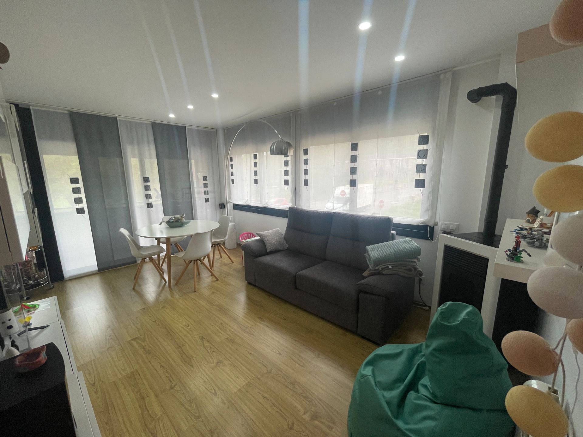 Sala d'estar de Pis en venda en Olot amb Calefacció