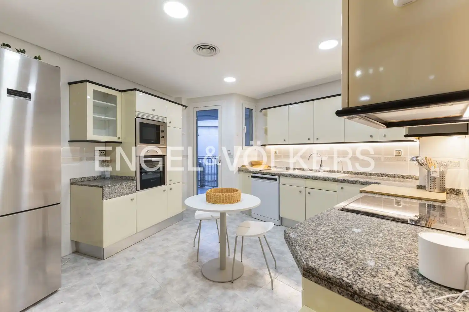 Cocina de Piso de alquiler en Valencia con Aire acondicionado, Calefacción y Amueblado