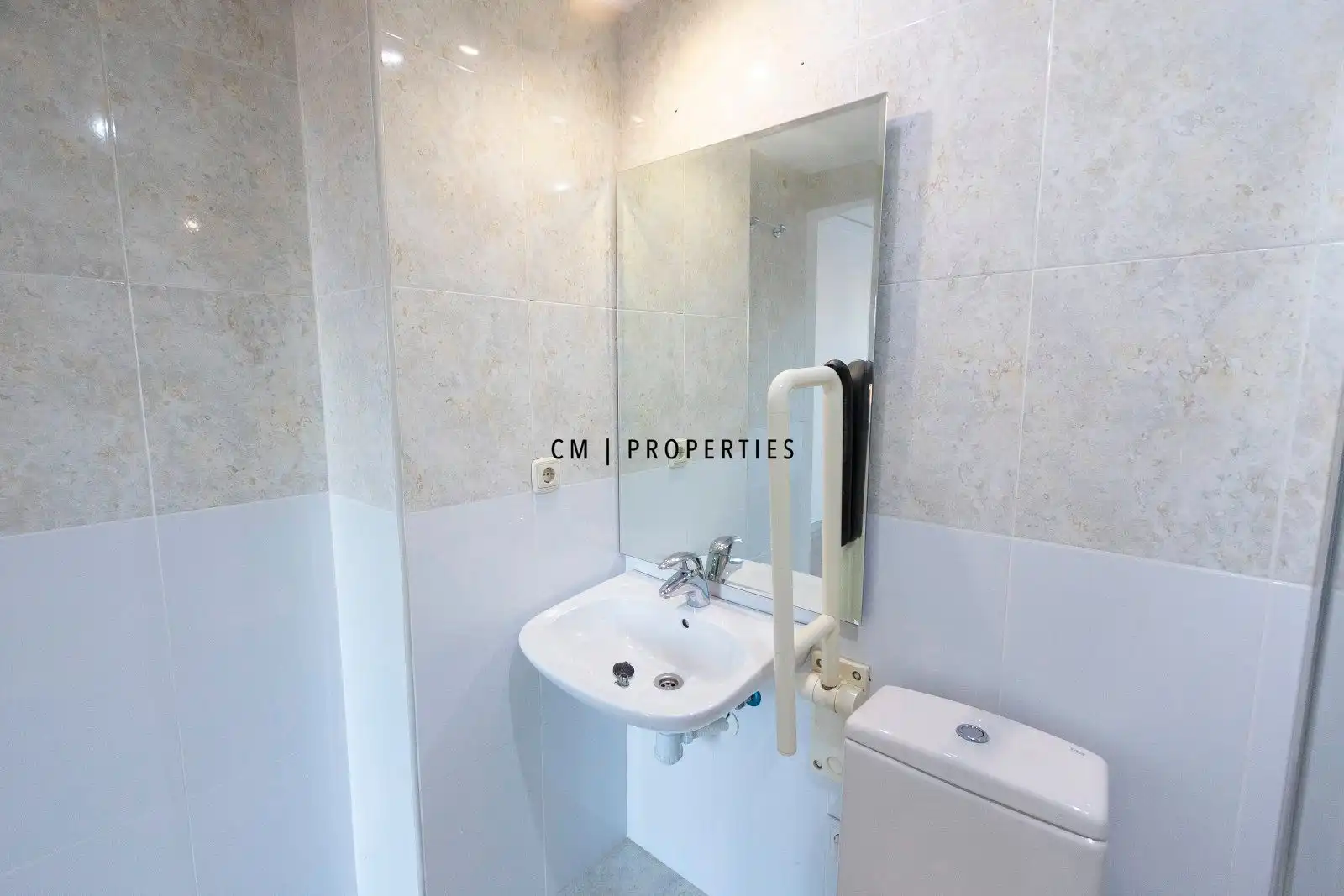 Baño de Piso en venta en Valencia con Aire acondicionado, Calefacción y Terraza