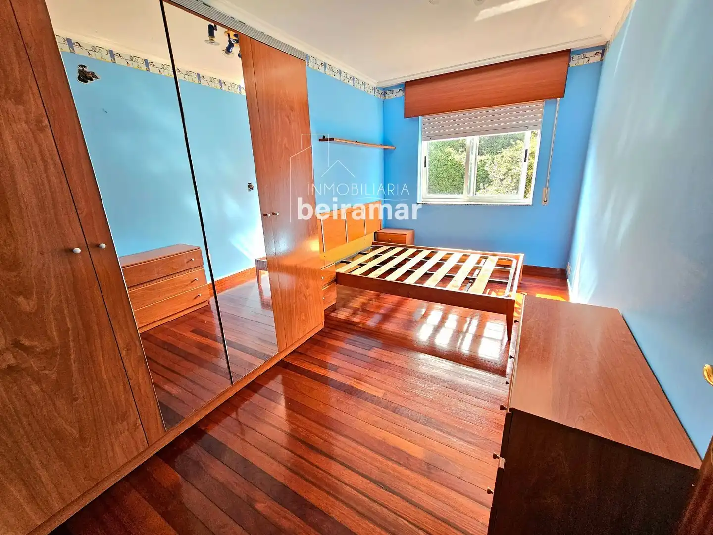 Habitación de Piso en venta en Ribeira con Calefacción, Terraza y Trastero