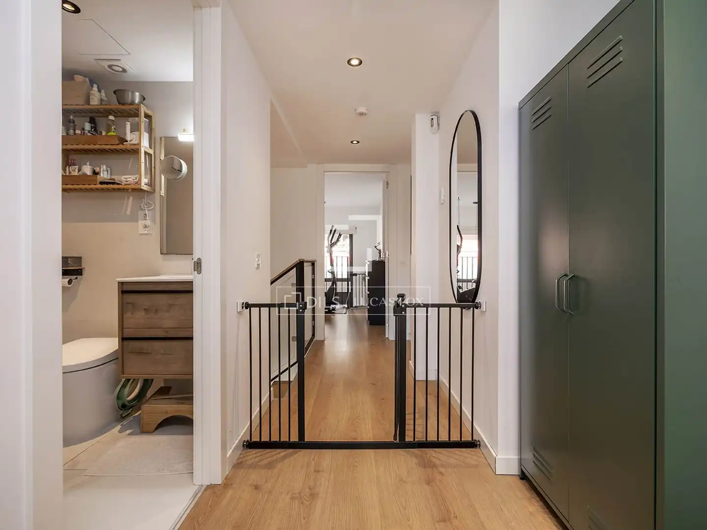 Wohnung zum Verkauf in Barcelona mit Klimaanlage, Heizung und Terrasse