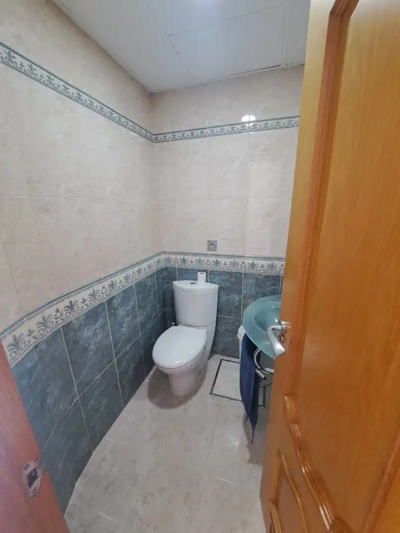 Bany de Casa o xalet en venda en Dos Hermanas amb Aire condicionat, Terrassa i Forn