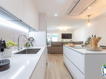 Appartamento con balcone in vendita a Carrer de Madrid