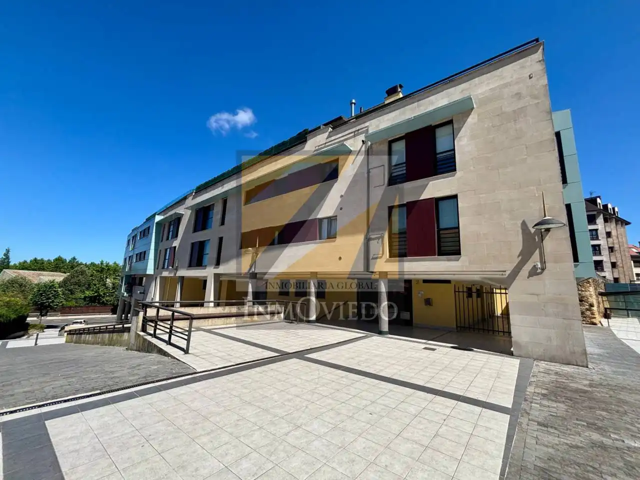 Vista exterior de Pis en venda en Oviedo  amb Calefacció i Moblat