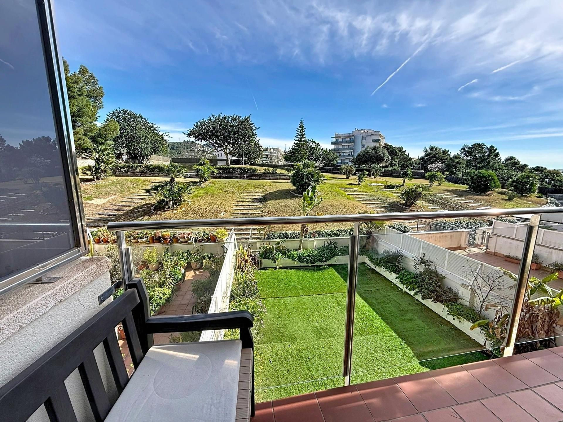 Jardí de Pis en venda en Sitges amb Aire condicionat, Balcó i Piscina comunitària