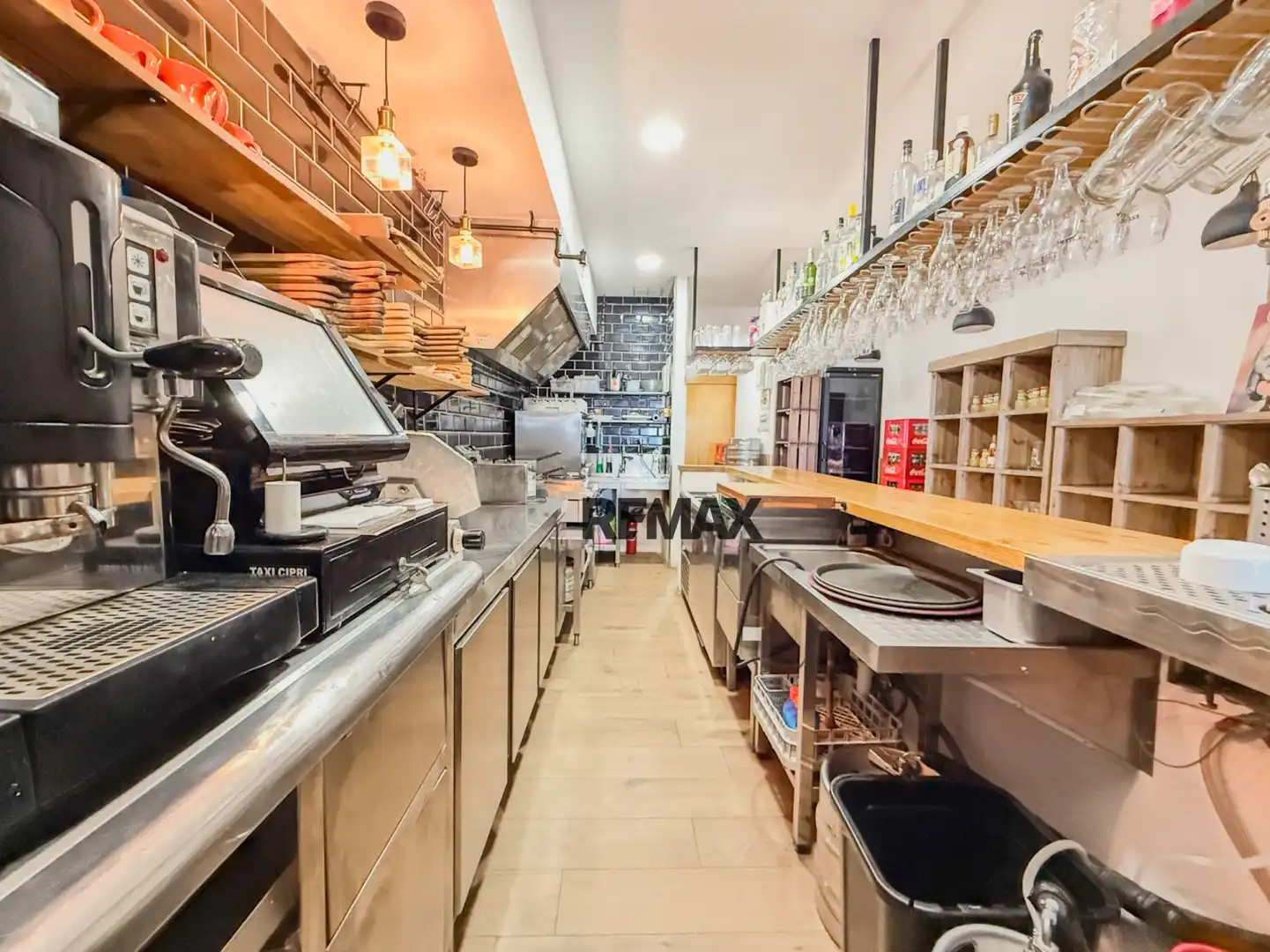 Cuina de Local de lloguer en Empuriabrava amb Aire condicionat i Terrassa