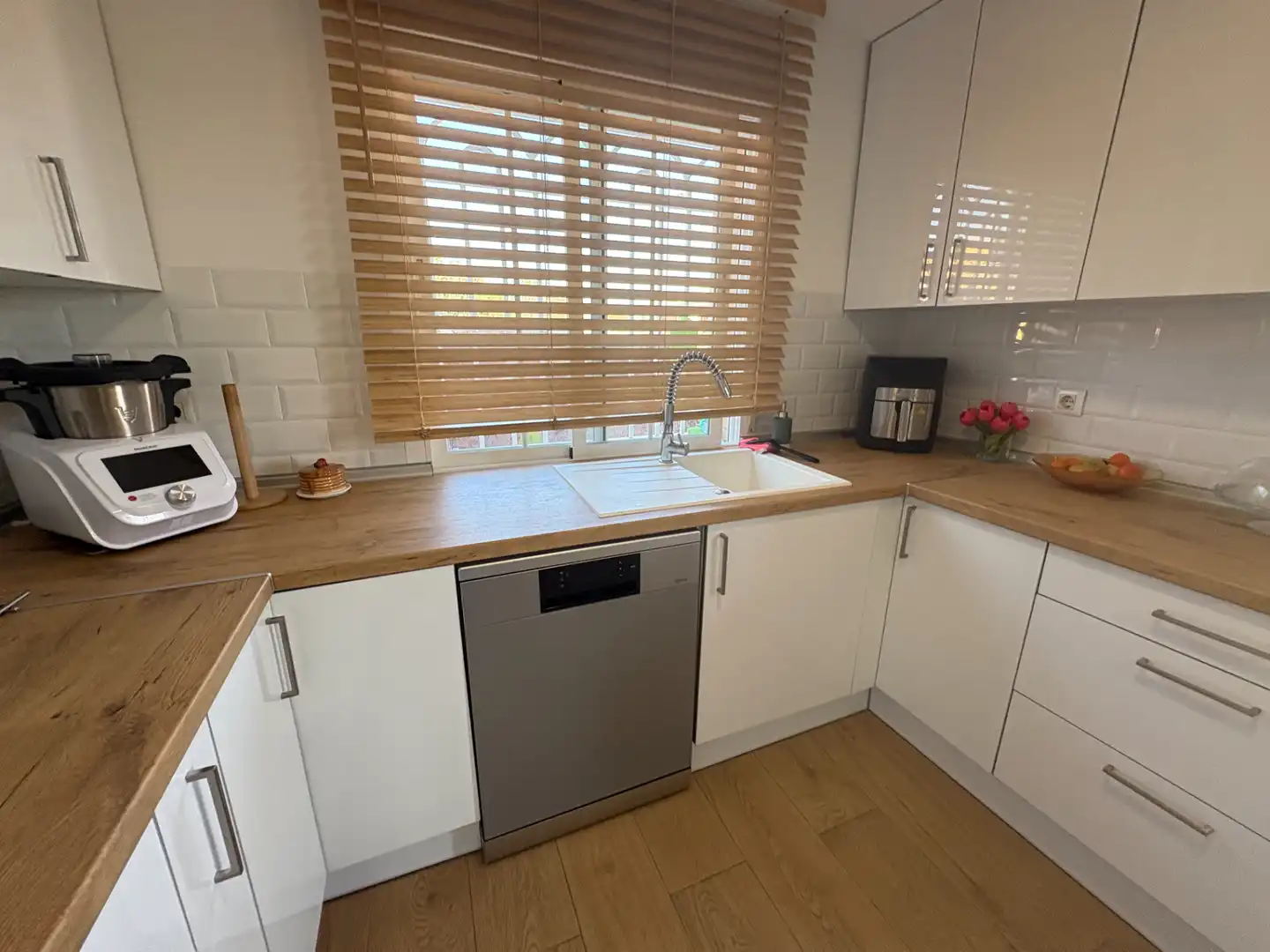 Kitchen of Houses for sale in El Viso de San Juan  with Air Conditioner, Private garden and Parquet flooring