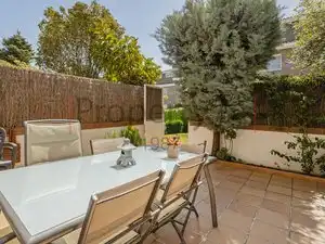 Terraza de Casa adosada en venta en Sant Cugat del Vallès con Aire acondicionado, Calefacción y Jardín privado