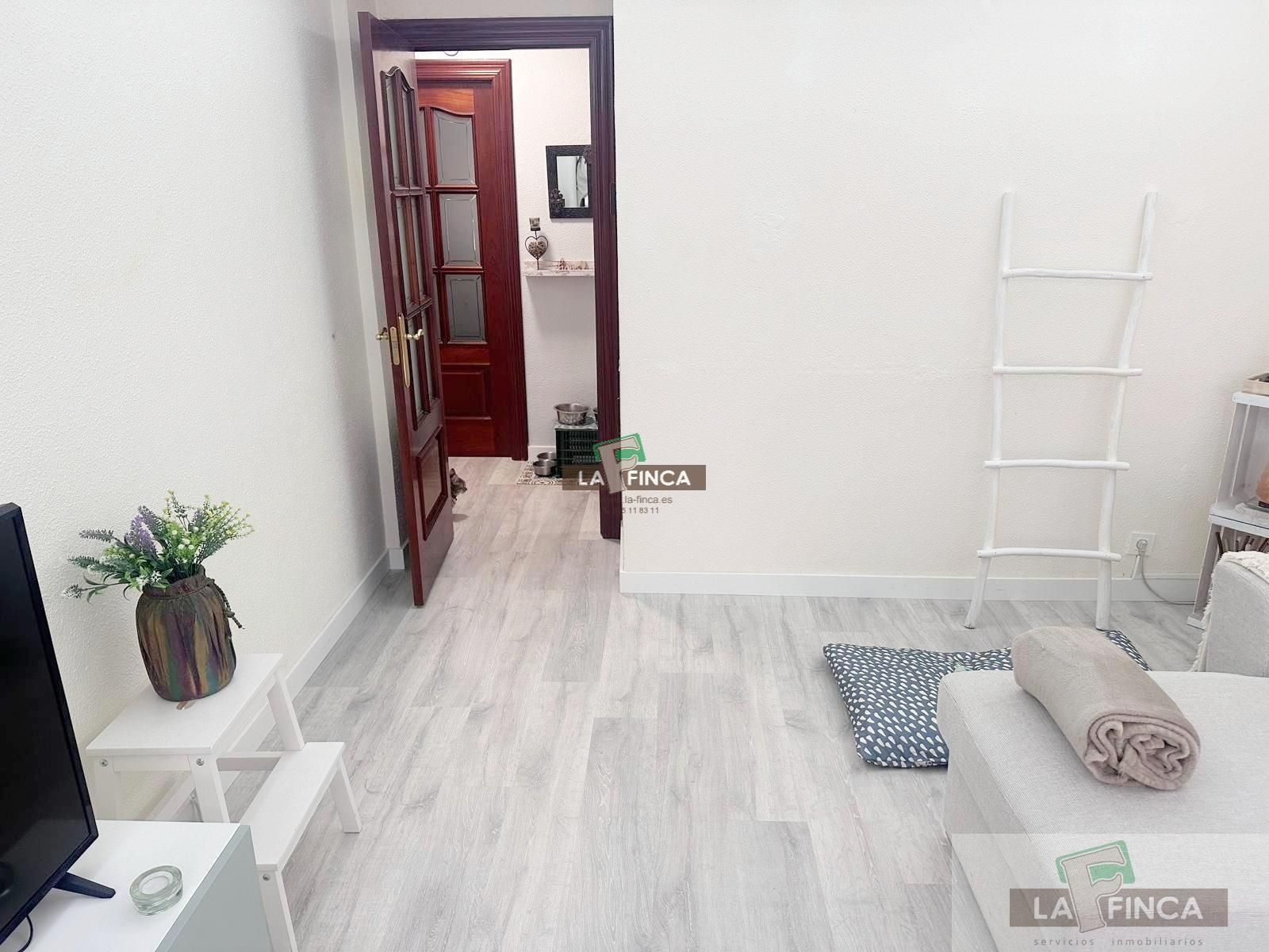 Dormitori de Pis en venda en Oviedo  amb Terrassa