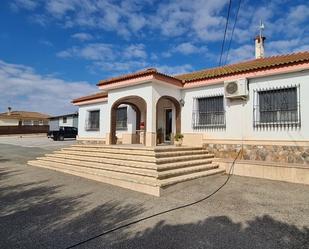 Vista exterior de Casa o xalet en venda en Orihuela amb Aire condicionat, Calefacció i Jardí privat