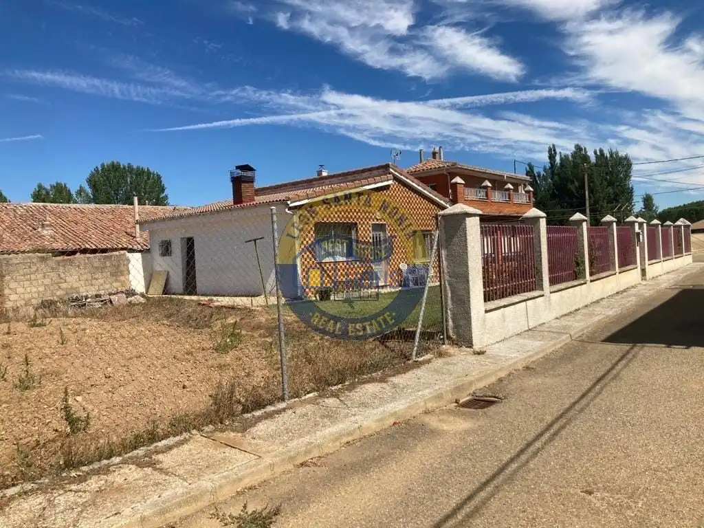 Exterior view of Houses for sale in Villanueva de las Manzanas, León