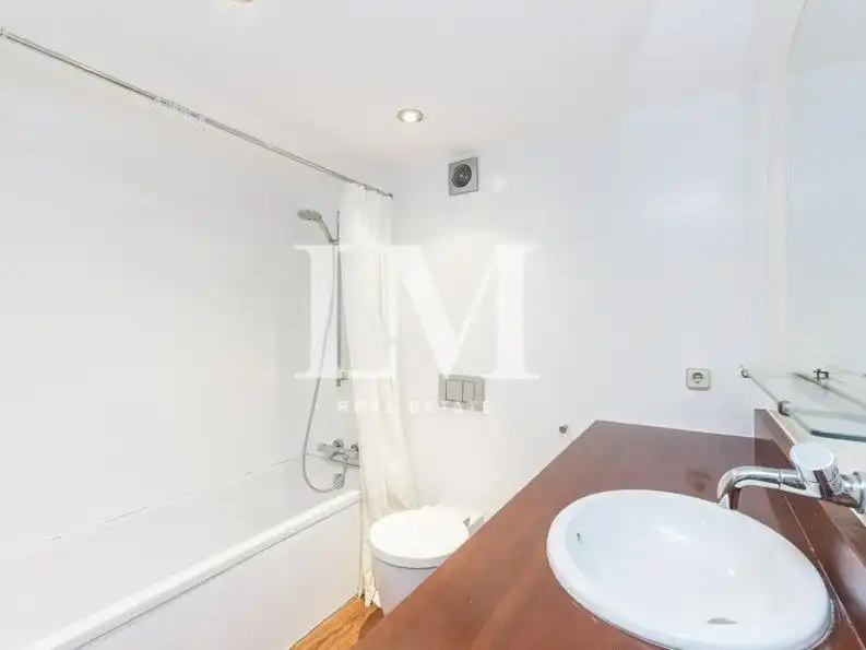 Badezimmer von Maisonette zur Miete in Barcelona mit Klimaanlage und Heizung