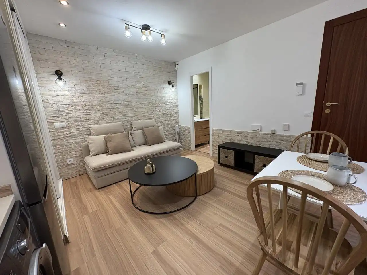 Sala d'estar de Estudi en venda en Madrid amb Aire condicionat, Calefacció i Moblat