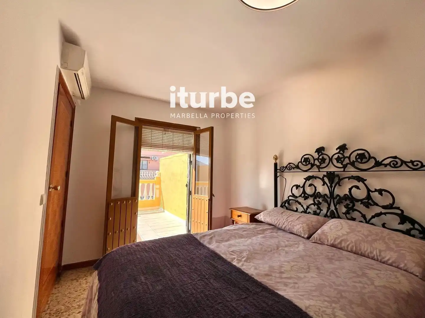 Habitación de Casa adosada en venta en Marbella con Aire acondicionado, Terraza y Horno