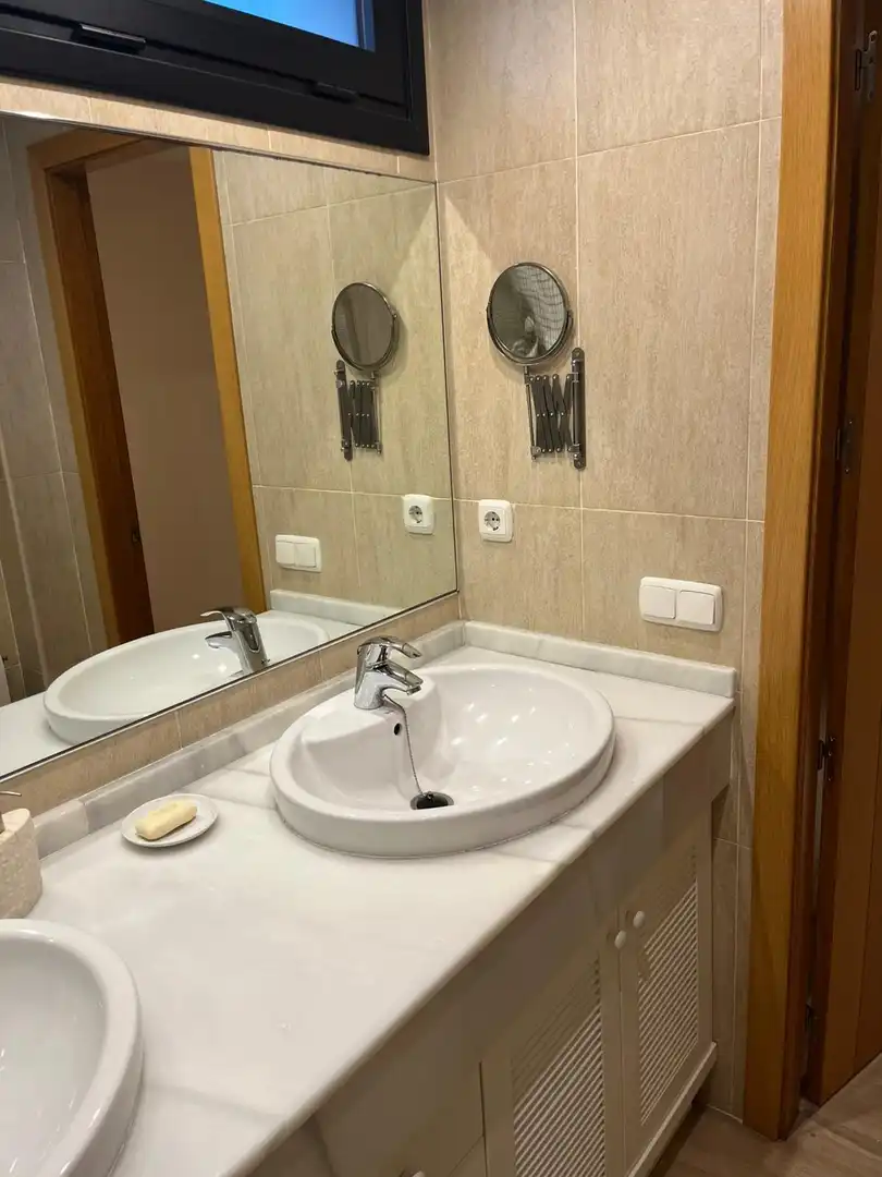 Badezimmer von Wohnung zur Miete in Córdoba mit Klimaanlage, Balkon und Alarm