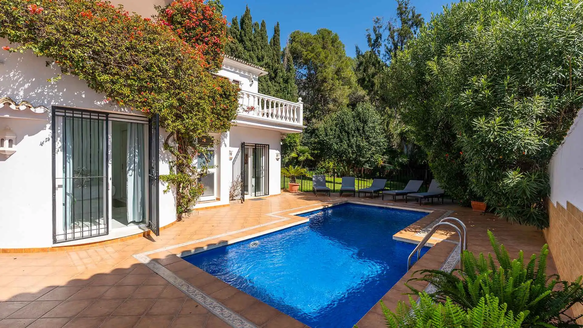 Piscina de Casa o chalet en venta en Marbella con Aire acondicionado, Jardín privado y Terraza