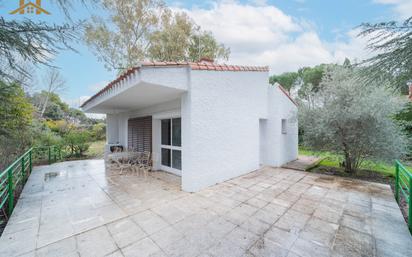 Vista exterior de Casa o xalet en venda en Valdemorillo amb Calefacció, Jardí privat i Terrassa