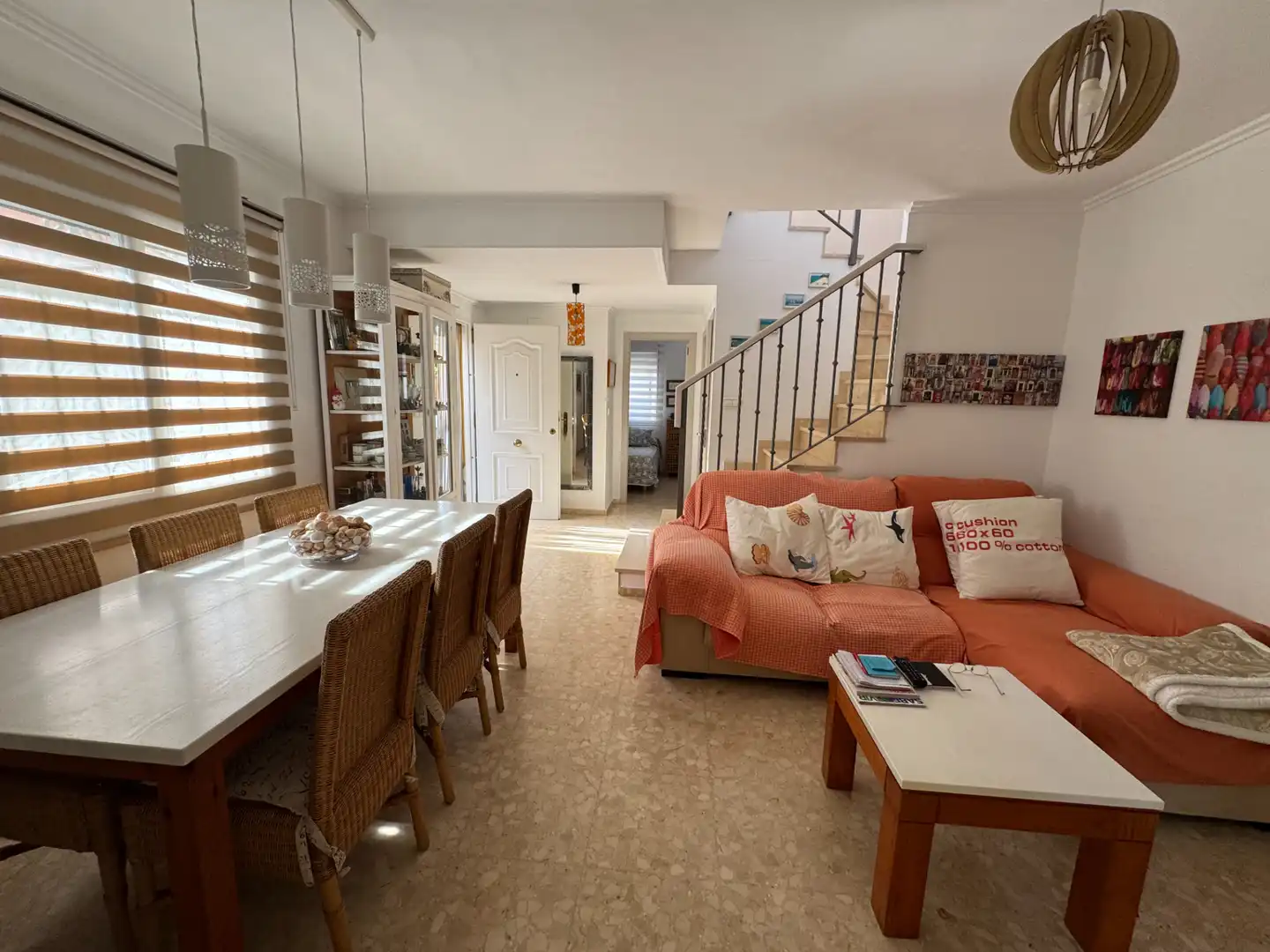 Sala d'estar de Casa adosada en venda en Oliva amb Aire condicionat, Calefacció i Jardí privat