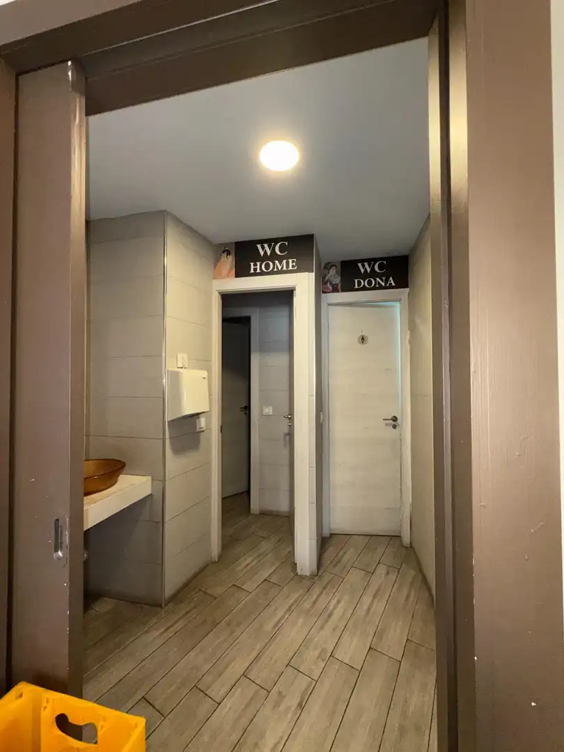Badezimmer von Geschaftsraum zur Miete in Barcelona mit Klimaanlage